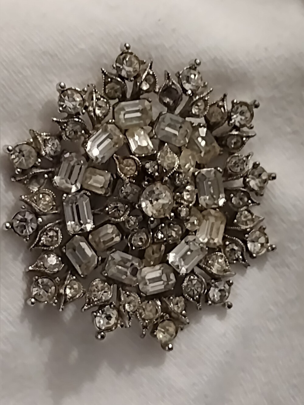 Vintage Bogoff 2" Rhinestone Circular Brooch 🔥